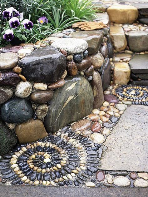 Landscape Edging Stone, Rock Walkway, Landscape Tips, Stone Garden Paths, Stone Decoration, Landscape Gardening, River Rock Landscaping, Garden Walkway, Pebble Mosaic