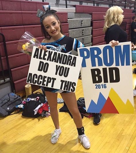 Cheerleader Promposal Ideas, Promposal For Cheerleaders, Cheer Promposal Ideas, Homecoming Ideas Asking, Cheer Hoco Proposals, Cheer Promposal, Homecoming Asking Ideas, Cheer Homecoming, Prom Proposal Ideas