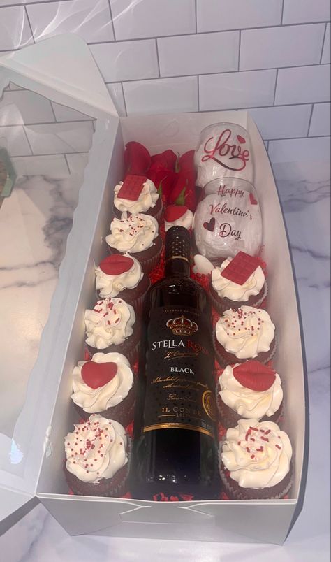 Strawberry Boxes, Booze Gift, Beer Cakes, Wine Gifts Diy, Wife Outfits, Wine Cupcakes, Romantic Room Surprise, Edible Ideas, Room Surprise