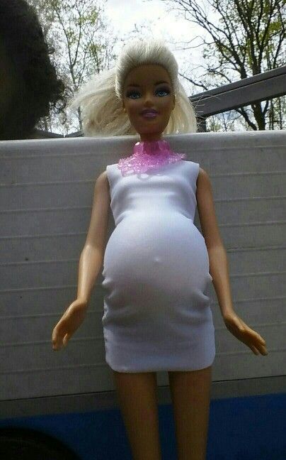 B.BARBIE E'... - INCINTA Pregnant Barbie Costume, Barbie Dolls Pregnant, Pregnant Barbie, Barbie Hacks, Old Barbie Dolls, Barbie Crafts, Pregnancy Videos, How To Get Pregnant, Barbie Kids