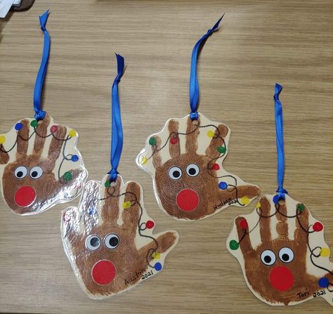 Christmas Crafts For Classroom, Easy Preschool Christmas Crafts, Crafts For Classroom, Crafts For The Classroom, Classroom Christmas Activities, Baby Christmas Crafts, Reindeer Handprint, Preschool Christmas Activities, Christmas Crafts For Toddlers