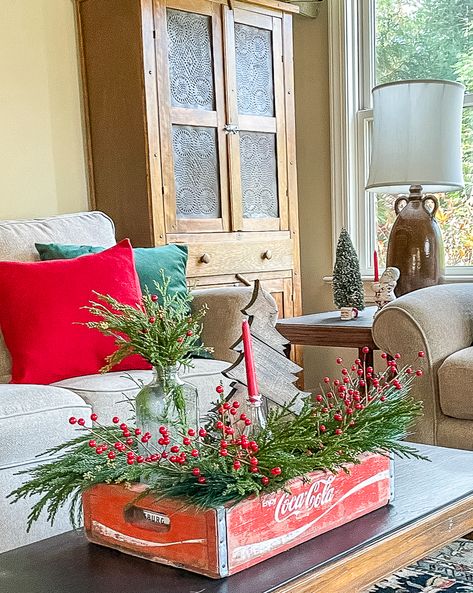 Coke Crate Ideas, Christmas Home Tours, Crate Decor, Welcome To Christmas, Vintage Coke, Christmas China, Ideas For Decorating, Christmas Decorations Wreaths, Country Christmas Decorations