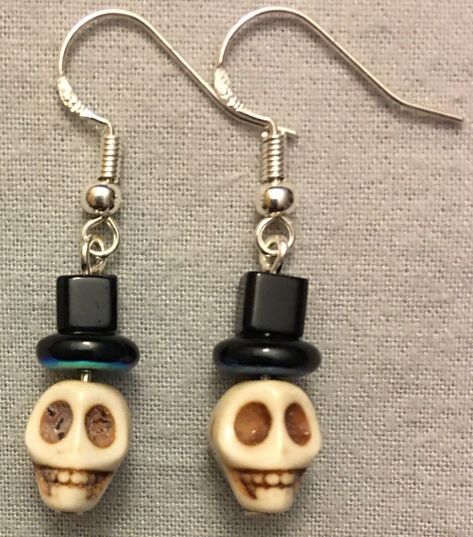 Skull With Top Hat, Diy Christmas Earrings, Halloween Jewelry Diy, Halloween Beaded Jewelry, Creepy Earrings, Sugar Skull Jewelry, Witch Earrings, Halloween Beads, Diy Jewelry Unique