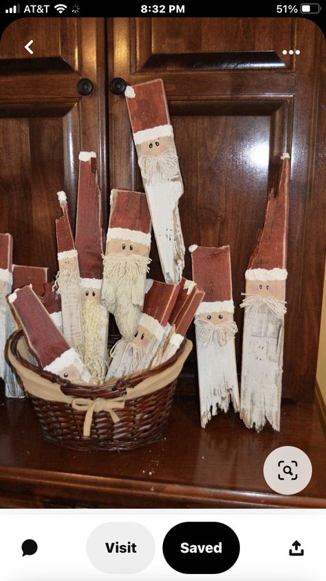 Jul Diy, Wood Santa, Scrap Wood Crafts, Wooden Santa, Country Christmas Decorations, Christmas Wood Crafts, Lodge Decor, Things To Make, Country Crafts