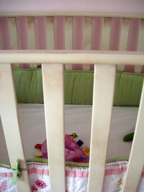 Making crib bumper pads is a simple sewing project ideal for beginners. Making your own crib bumpers can be an economical way to create the look you want in your nursery. Purchase softer flannel or smoother cotton fabric in whatever pattern and color you would like. Baby Crib Diy, Bumper Pads For Cribs, Baby Nursery Organization, Diy Crib, Crib Rail Cover, Baby Storage, Baby Mattress, Small Bedrooms, Crib Rail