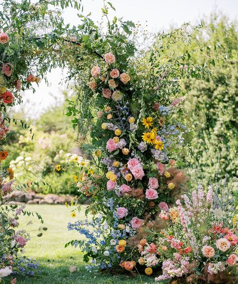 … a sweet early morning spent in an absolute fairytale. 🌿 It was such an honor to attend @bonnie_blooms & @thebonnievine’s florist’s garden workshop. 🌼 And to create this stunning arch made of wildflower dreams with such incredibly talented florist friends … a DREAM. 🫶🏼 @wildalpinefloral @posiesfloraldesign @floralvdesigns @tbeblooming photography: @sophiawikoffphoto workshop hosts: @bonnie_blooms & @thebonnievine • • • • • #weddingflorist #idahoweddingflorist #wildflowers #ceremonyf... Wildflower Arch Wedding, Bonnie Blooms, Wedding Wildflowers, Ceremony Styling, Garden Workshop, Simple Elegant Wedding Dress, Garden Workshops, Simple Elegant Wedding, Summer Bride