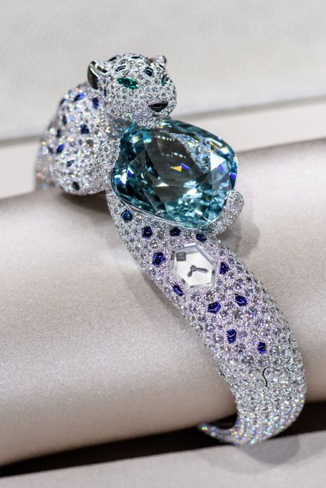 Cartier Presents One-of-a-Kind High Jewelry Exhibition at Its Historic New York Mansion | Artnet News Jewelry Exhibition, High Jewelry Design, Jewellery Exhibition, Cartier Panthere, Cartier Jewelry, Aquamarine Jewelry, Stunning Jewellery, Vintage Pieces, Exquisite Jewelry