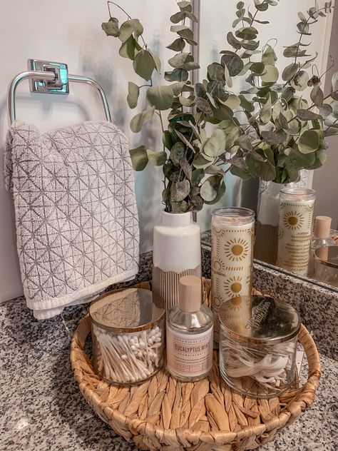 Small Bathroom Countertop, Bathroom Closet Organization Ideas, Neutral Bathroom Decor, Bathroom Closet Organization, Bathroom Counter Decor, Sink Decor, Bathroom Sink Decor, Guest Bathroom Decor, Closet Organization Ideas