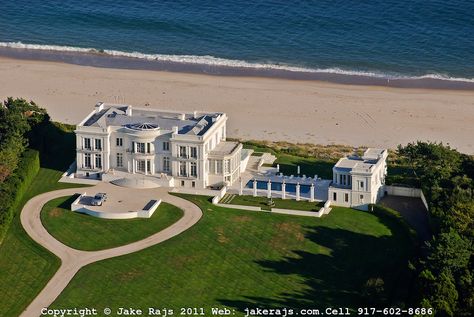 long island mansions | The Hampton's Hamptons Mansion Exterior, Hampton Mansion, Hamptons Mansion, Long Island Mansion, Villa Am Meer, Hampton New York, Hamptons New York, Mansion Exterior, Luxury Houses Mansions