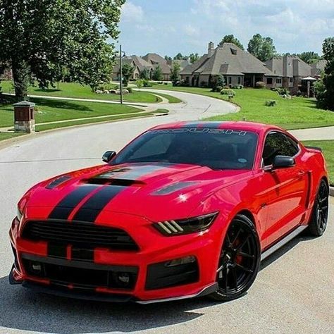 Super cool red and black Ford Mustang Fort Mustang, Audi Rs5 Coupe, Xe Bugatti, Roush Mustang, Red Mustang, Aventador Lamborghini, Ford Mustang Car, Audi Rs5, Audi S5