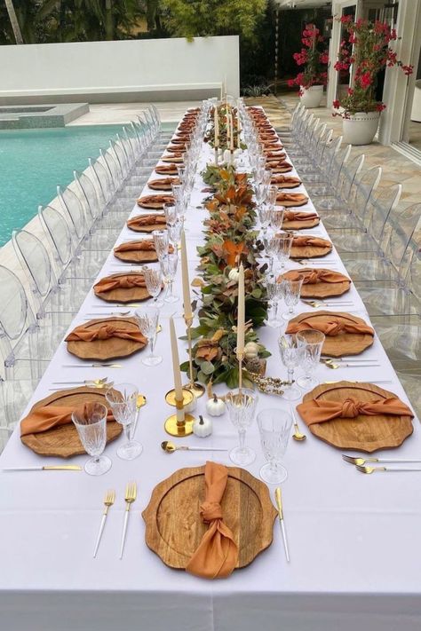 Thanksgiving Settings Ideas, Thanksgiving Setup Buffet Tables, Thanksgiving Table Settings Big Family, Fall Dinner Decor Ideas, Silver Thanksgiving Table Decor, Thanksgiving Plate Setting Ideas, Thanksgiving Wedding Table Decor, Large Family Thanksgiving Table, Friends Giving Table Decor