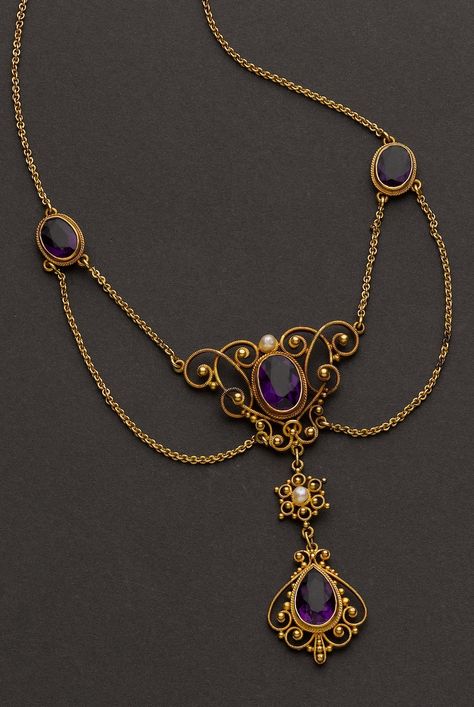 A Victorian Amethyst Necklace. Gold Amethyst Necklace, Gold Victorian Necklace, Vintage Necklace Victorian, 1800s Necklace, Amethyst Outfit, Victorian Jewellery Designs, Vintage Necklace Antiques, Amethyst Jewelry Necklace, Victorian Jewelry Necklace