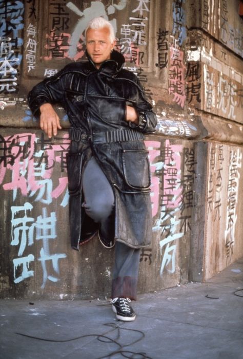 hassavocado:  sinemasanati:  Rutger Hauer as Roy Batty in Blade Runner        Supposedly Hauer took the job when Ridley Scott mentioned Enki Bilal as a visual reference for the film. Tyrell Corporation, Roy Batty, Rutger Hauer, Space Ghost, Film Blade Runner, Denis Villeneuve, Photo Star, Robin Wright, Apocalyptic Fashion