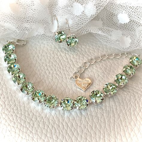 Light Green Bracelet, Light Green Accessories, Light Green Quince, Light Green Jewelry, Sage Green Earrings, Green Jewelry Set, Cushion Cut Earrings, Green Quince, Green Jewellery