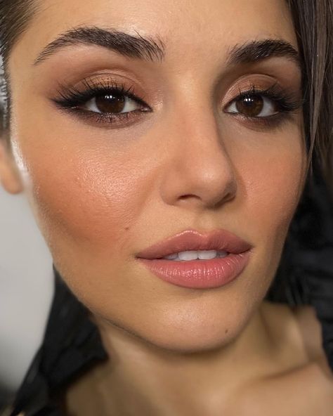 Hande Erçel Makeup, Elegantes Makeup, Makeup Pictorial, Edgy Short Hair, Makeup Eye Looks, Makeup Looks Tutorial, Eyeliner Looks, Hande Erçel, Makeup Makeover