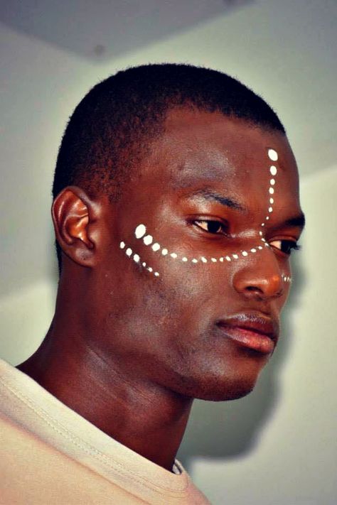 African Face Art, African Faces, Face Painting Men, African Face Paint, African Makeup, Africa Day, Face Art Makeup, Male Makeup, Fashion Days