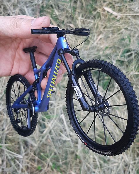 Specialized full suspension mountain bike - Scale Model 1/8 Mountain Bike Action, Specialized Stumpjumper, Car Transporter, Exotic Pet, Gym Wallpaper, Full Suspension Mountain Bike, Coolest Cars, Tech Deck, Bike Mountain