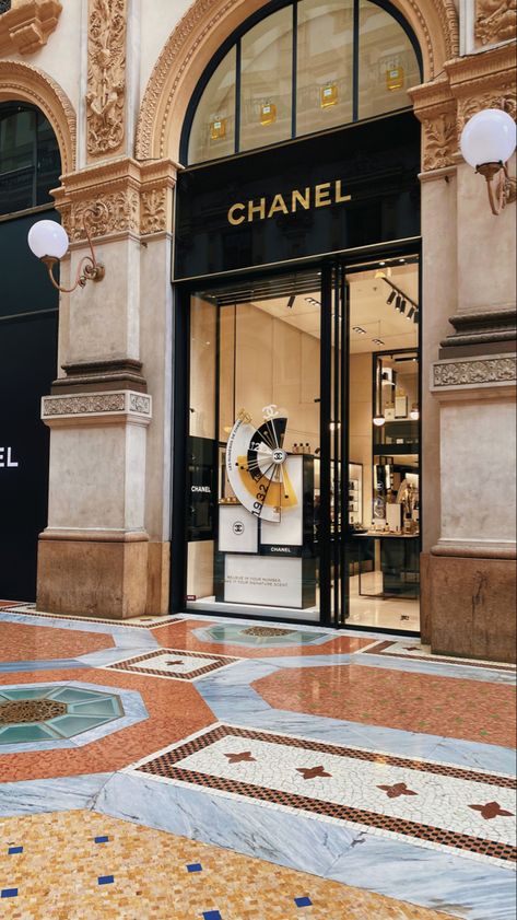 Chanel Company Building, Chanel Aesthetic Store, Chanel Store Aesthetic, Chanel Building, Chanel Bag Aesthetic, Channel Store, Luxury Retail Store, France Wallpaper, Chanel Shop