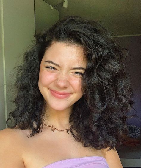 Natural Curly Hair Cuts, Hairdos For Curly Hair, Curly Hair Inspiration, Short Wavy Hair, Curly Hair Cuts, Short Curly Hair, Aesthetic Hair, Mode Inspiration, Curly Hair Styles Naturally