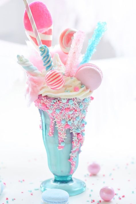 Cotton Candy Freak Shake milk shake recipe | idea by Kara's Party Ideas. Ice cream party supplies from Michaels. Kue Macaroon, Unicorn Desserts, Fingerfood Party, Rainbow Food, Unicorn Foods, Milkshake Recipes, Milk Shake, Ice Cream Party, Shake Recipes