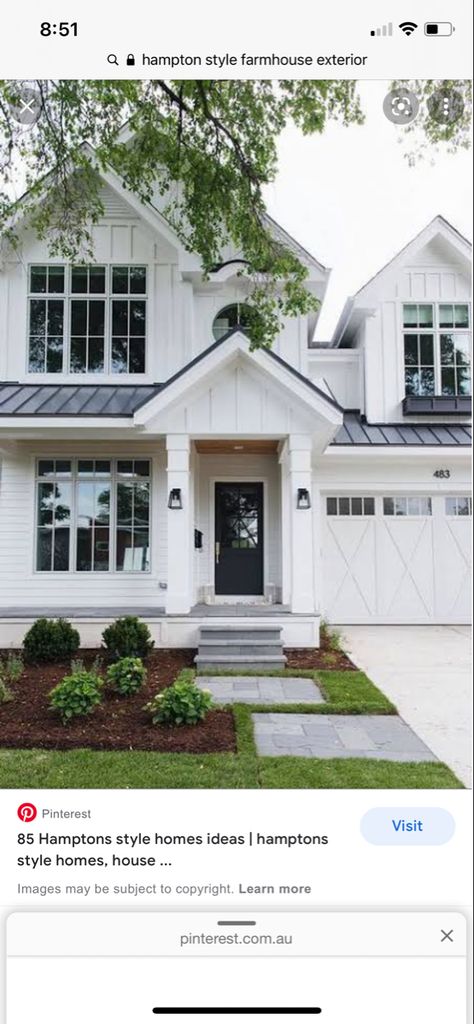 White Exterior Paint, Friday Inspiration, White Siding, Farmhouse Exterior Design, Pintura Exterior, Exterior Paint Color, Casas Coloniales, White Windows, Modern Farmhouse Exterior