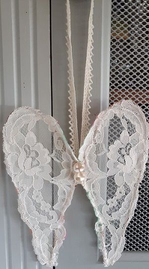 Lace Angel Wings, Wings Craft, Angel Wing Crafts, Lace Wings, Diy Angel Wings, Angel Wing Ornaments, Diy Angels, Diy Wings, Doilies Crafts