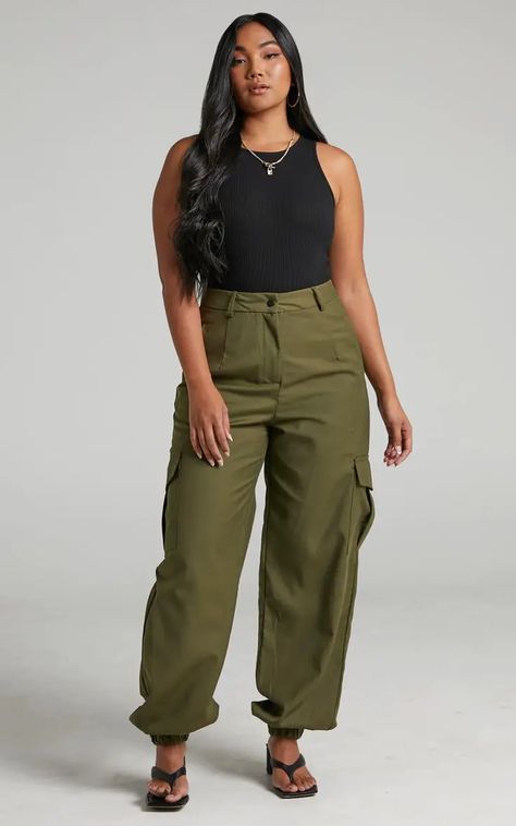 2024 Spring Midsize Outfits for Women - Wardrobe Essentials, Classy Capsules, and More Khaki Cargo Pants Outfit, Cargo Pants Outfit Summer, Green Cargo Pants Outfit, Cargo Pants Outfit Women, Women's Wardrobe Essentials, 2023 Clothes, Winter Sewing, Style Cargo Pants, Midsize Outfits