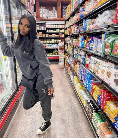 Sweatsuit Outfits Women, Black Sweatsuit, Sweatsuit Outfits, Sweatsuit Outfit, Lounge Outfits, Jogging Suit, Chill Outfits, Girl Fits, Streetwear Fashion Women