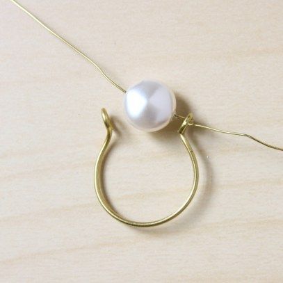 Wire Wrapped Pearl, Diy Wire Jewelry Rings, Wire Jewelry Rings, Diy Jewelry Rings, Wire Jewelery, Diy Ring, Bijoux Fil Aluminium, Diy Jewelry Tutorials, Wire Jewelry Designs