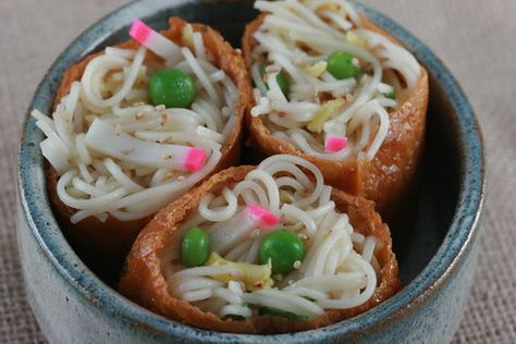 The Food Librarian: Somen Noodle Salad in Inarizushi - Fried Soybean Skins/Pockets Somen Noodle Recipe, Somen Salad, Ono Kine Recipes, Japanese Side Dish, Poke Recipe, Sushi Recipes Homemade, Hawaiian Dishes, Salads To Go, Soy Bean