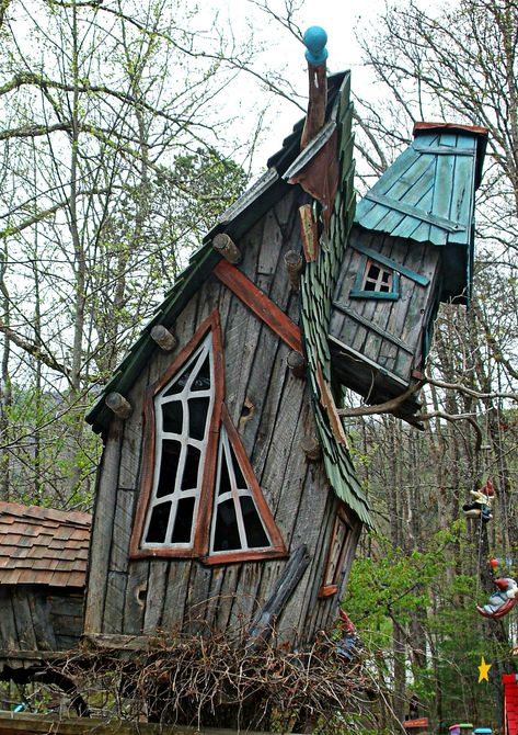 Wonky Architecture, Gnome Houses, Fairytale Houses, Witchy House, January Challenge, Hanging House, Crazy Houses, Magical House, Crooked House