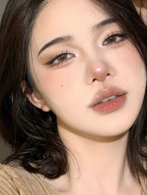 Save-Follow🤎 Makeup Looks Korean, Makeup Looks Asian, Make Up Korean, Asian Makeup Tips, Brown Makeup Looks, Asian Makeup Tutorials, Korean Makeup Tips, Asian Makeup Looks, Korean Makeup Look