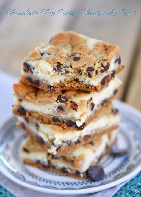 These easy Chocolate Chip Cookie Cheesecake Bars are made with just five ingredients! This easy dessert recipe will satisfy all your cravings! Food Closet, Chocolate Chip Cookie Cheesecake Bars, Cookie Cheesecake Bars, Biscotti Cheesecake, Chocolate Chip Cheesecake Bars, Chocolate Chip Cookie Cheesecake, Dessert Restaurant, Cookie Cheesecake, Weight Watcher Desserts