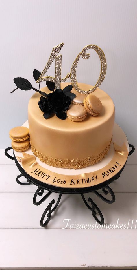 Gold 40th Birthday cake! 💛🤍 40th Birthday Cake Designs For Women, 47th Birthday Cake For Women, 40 Years Old Cake Woman, Cakes 40th Birthday Women, Torte Za 40 Rodjendan, 40th Birthday Cake Women, 40s Cake, 40th Birthday Cakes Ideas For Women, Cake For 40th Birthday Women