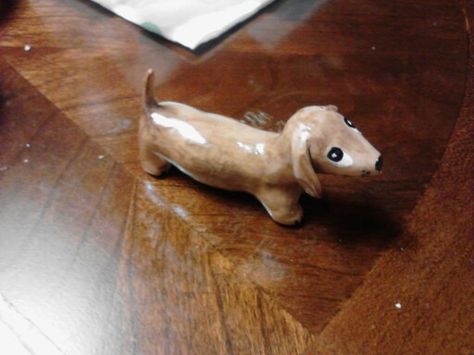 Linus weiner dog I made for victoria martin :3 polymer clay 2013. Weiner Dog Clay, Daschund Dog, Weenie Dogs, Weiner Dog, Wiener Dog, Sausage Dog, Dry Clay, Clay Projects, Air Dry Clay