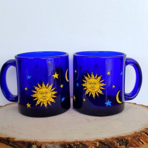 Gorgeous Vintage Libbey Cobalt Blue Glasd Celestial Mugs Never Used In Pristine New Condition, Rare To Find In This Condition. Whimsigoth Apartment Decor, Whimsigoth Kitchen Decor, Home Decor Purple, Cool Kitchenware, Whimsigoth Pottery, Vintage Blue Aesthetic, Moon And Stars Furniture, Celestial Home Decor, Vintage Mug