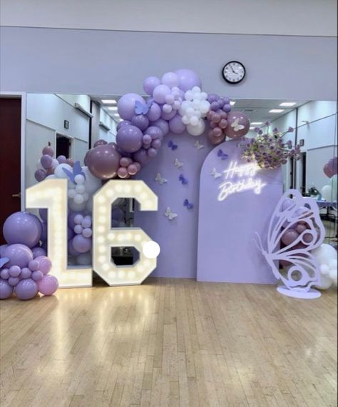 Light Purple Theme Party, Lavender Party Aesthetic, Sweet Sixteen Party Ideas Lavender, Sweet 16 Party Ideas Themes Purple, Purple Butterfly Sweet 16 Decorations, Lavender And Gold Sweet 16, Purple 18th Birthday Party Ideas, Purple Butterfly Themed Birthday Party, Lilac Butterfly Quinceanera Ideas