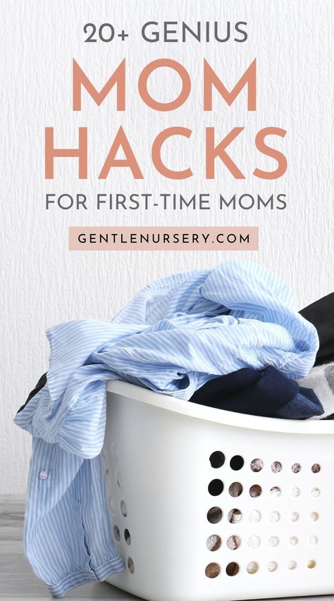 The first few months of your baby's life can be overwhelming. Hitting all the right milestones on time and having a happy, healthy baby is everybody's wish, but babies are known for throwing curveballs every now and then... Here are some of the best mom hacks I know - the little things that can make life as a mom easier the first year and beyond... | Mom Hacks, best mom hacks, mom hacks for first time moms, mom hacks baby, first time mom hacks, mom hacks baby infants Newborn Development, First Time Mum, Tummy Time Newborn, Mom Hacks Baby, Tips For New Moms, Baby Parenting, Motherhood Tips, Newborn Baby Care, Postpartum Doula