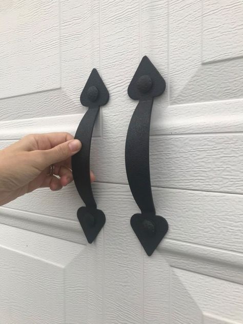 I found this idea to update your garage at a low cost and super simple. It is garage door magnetic hardware. You could buy the kind that screws in your garage, but these don’t require any tools. Mine were $18, but I found some for $10 because the ones I bought are no longer available. They magnetize straight onto your garage. I placed them below one of our rectangular patterns. Then the handle in the middle. You may need a level to make sure they are level and not crooked, but I just e… Garage Door Magnetic Accents, Magnetic Garage Door Accents, Garage Door Magnets, Magnetic Hardware, Magnetic Garage Door Hardware, Brown Garage Door, Garage Hardware, Garage Door Decorative Hardware, Garage Door Trim