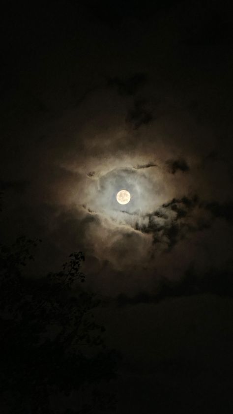 Moon✨🤍 Hd Moon Pictures, Kojagiri Purnima Moon, Today's Moon Pic In India, Moon Close Up, Beautiful Moon Images, Full Moon Photography, Cook Steak, Hd Dark Wallpapers, Moon Photo