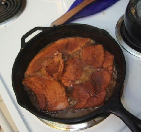 Country Ham Recipes, Steak Recipes Skillet, Ham Gravy, Ham Steak Recipes, Red Eye Gravy, Fried Ham, Ham Steak, Country Breakfast, Country Fried