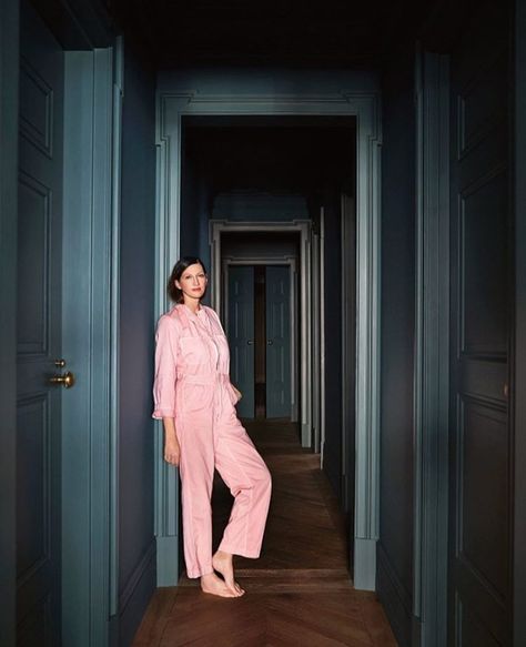 Modern Maximalism, Soho Apartment, London Living Room, Yves Klein Blue, Soho Loft, Jenna Lyons, Domino Magazine, New Interior Design, T Magazine