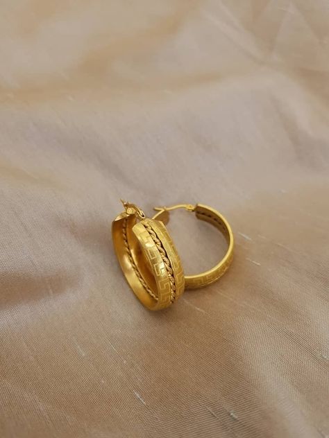 Mark 750 Italian gold colour earring, hypoallergenic and tarnish free. Bali Gold Earrings, Bali Designs Earings, Gold Bali Design, Mens Gold Hoop Earrings, Italian Gold Earrings, Gold Bali, Maharashtrian Jewellery, Cutwork Blouse, Gold Earrings For Men