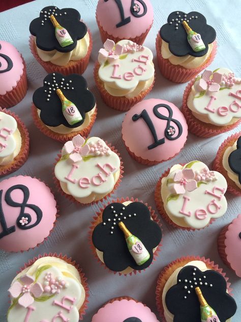 18th Birthday cupcakes Cupcake 21st Birthday Ideas, 18th Cupcakes Birthday, Cheesetart Idea Deco, Cupcake 18th Birthday, 21st Cupcake Ideas, 21 Birthday Cupcakes Ideas, 18th Birthday Cupcakes Ideas, 18th Cupcakes, 18th Birthday Cupcakes