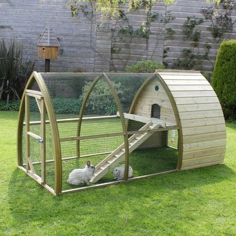 35 Pet-Friendly Backyard Ideas and Designs — RenoGuide - Australian Renovation Ideas and Inspiration Rabbit Playground, Pet Friendly Backyard, Reban Ayam, Rabbit Hutch Plans, Diy Rabbit Hutch, Rabbit Enclosure, Chicken Barn, Bunny Hutch, Guinea Pig House