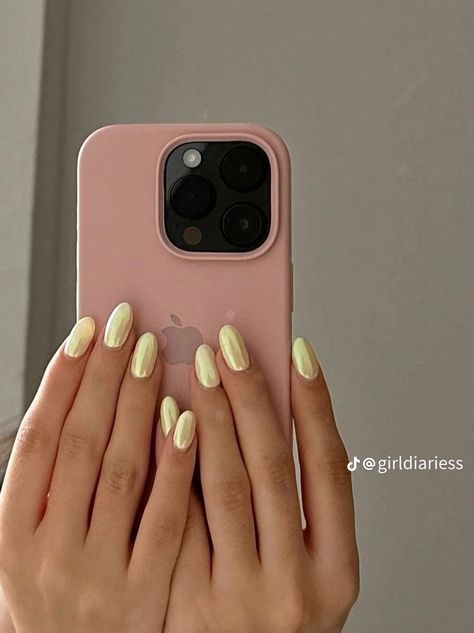 Light Nails Ideas Short, Glazed Yellow Nails, Summer 2024 Gel Nails, Summer Nails Colors 2024, Nail Color Trends 2024 Summer, Trendy 2024 Nails, Trending Gel Nails 2024, Trendy Nails 2024 Summer, Summer 2024 Nails Trend