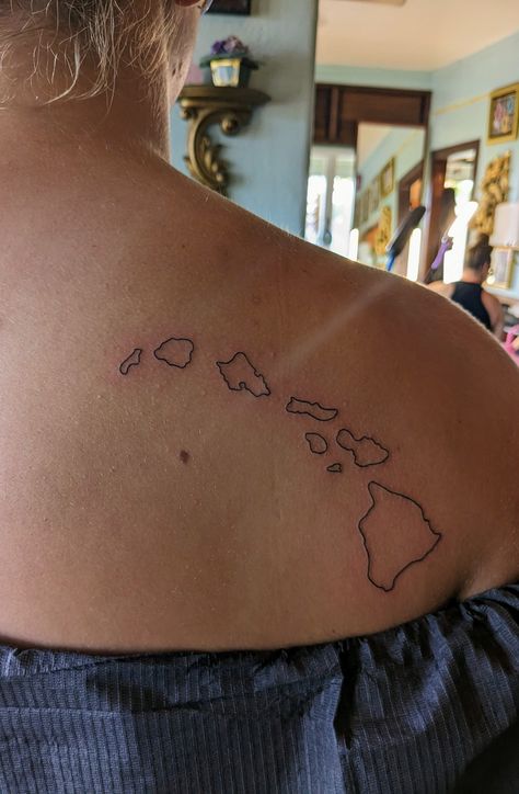 Cool Hawaiian Tattoos, Island Of Maui Tattoo, Tattoo Ideas Hawaiian For Women, Maui Inspired Tattoos, Oahu Island Tattoo, Hawaii Outline Tattoo, Hawaiian Islands Tattoo For Women, Hawaii State Tattoo, Hawaiian Woman Tattoo