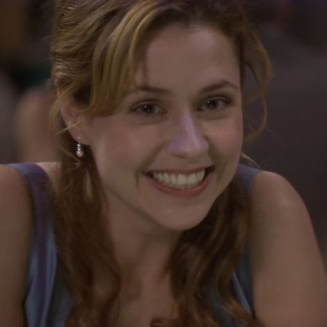 #pambeesly #theoffice #icons Pam The Office, Pam Beesly, Office Icon, Jenna Fischer, The Office Show, Bin Laden, I Love Cinema, Dunder Mifflin, Great Tv Shows