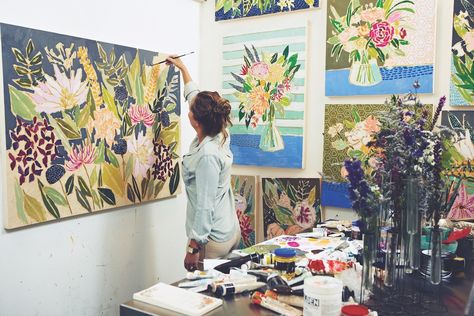 Lulie Wallace painting floral portaits in her studio. Read more about Wallace's painting and designs... Lulie Wallace Art, Lulie Wallace, Flower Magazine, Abstract Painting Diy, Artistic Space, Pottery Painting Designs, Fruit Painting, Inspirational Design, Amazing Art Painting