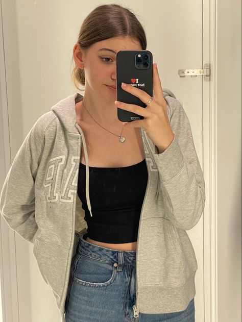 Crop Grey Sweater Outfit, Outfit Ideas With Grey Zip Up Hoodie, Gray Zip Up Jacket Outfit, Zip Up Grey Hoodie Outfit, Light Purple Zip Up Hoodie Outfit, Gap Zip Up Hoodie Outfit Aesthetic, Grey Oversized Zip Up Hoodie Outfit, Grey Gap Zip Up Outfit, Gap Hoodie Zip Up